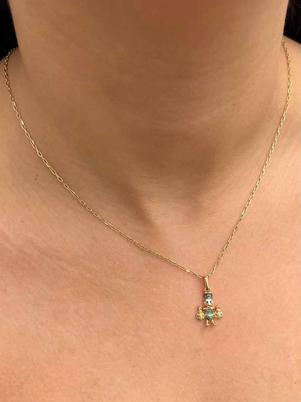 Dije tio rico con swarovski verde y amarillo 1.55gr / Largo 2.1cm — Oro Amarillo