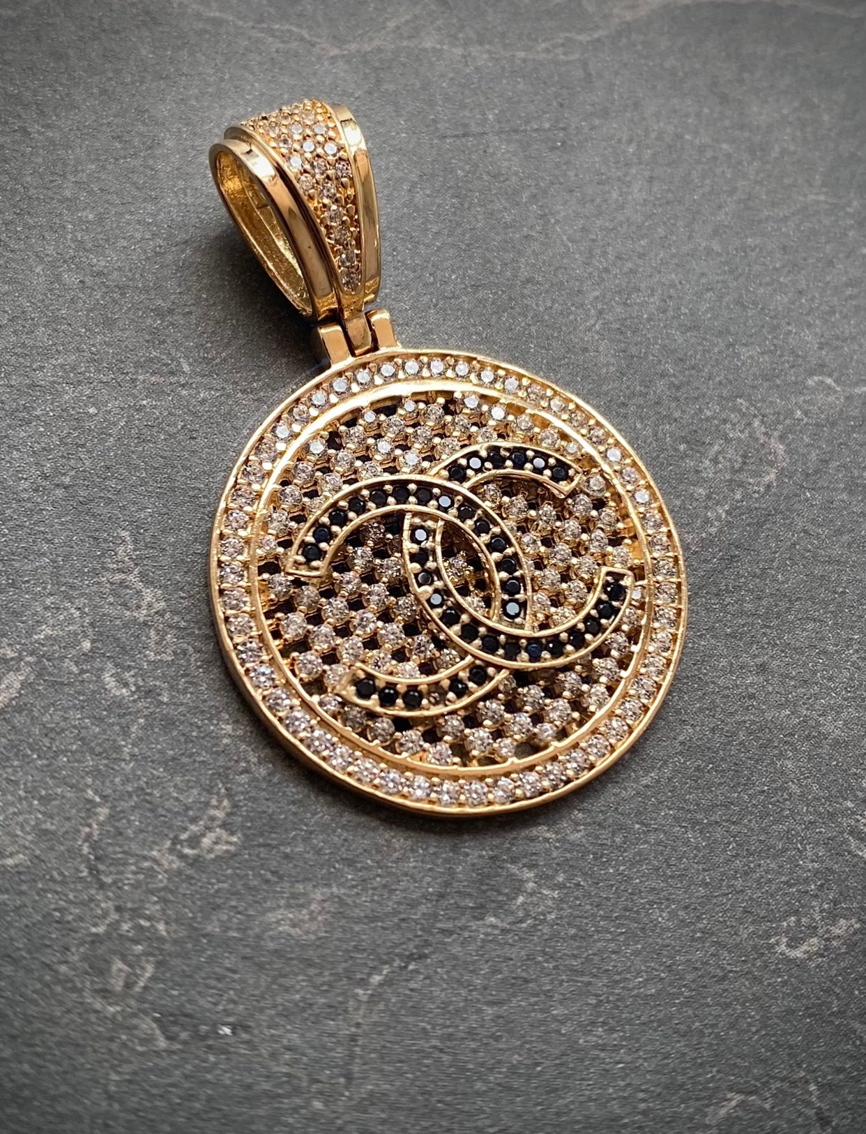 Dije medalla de ch 9.35gr / 4cm / Oro Amarillo Nac M