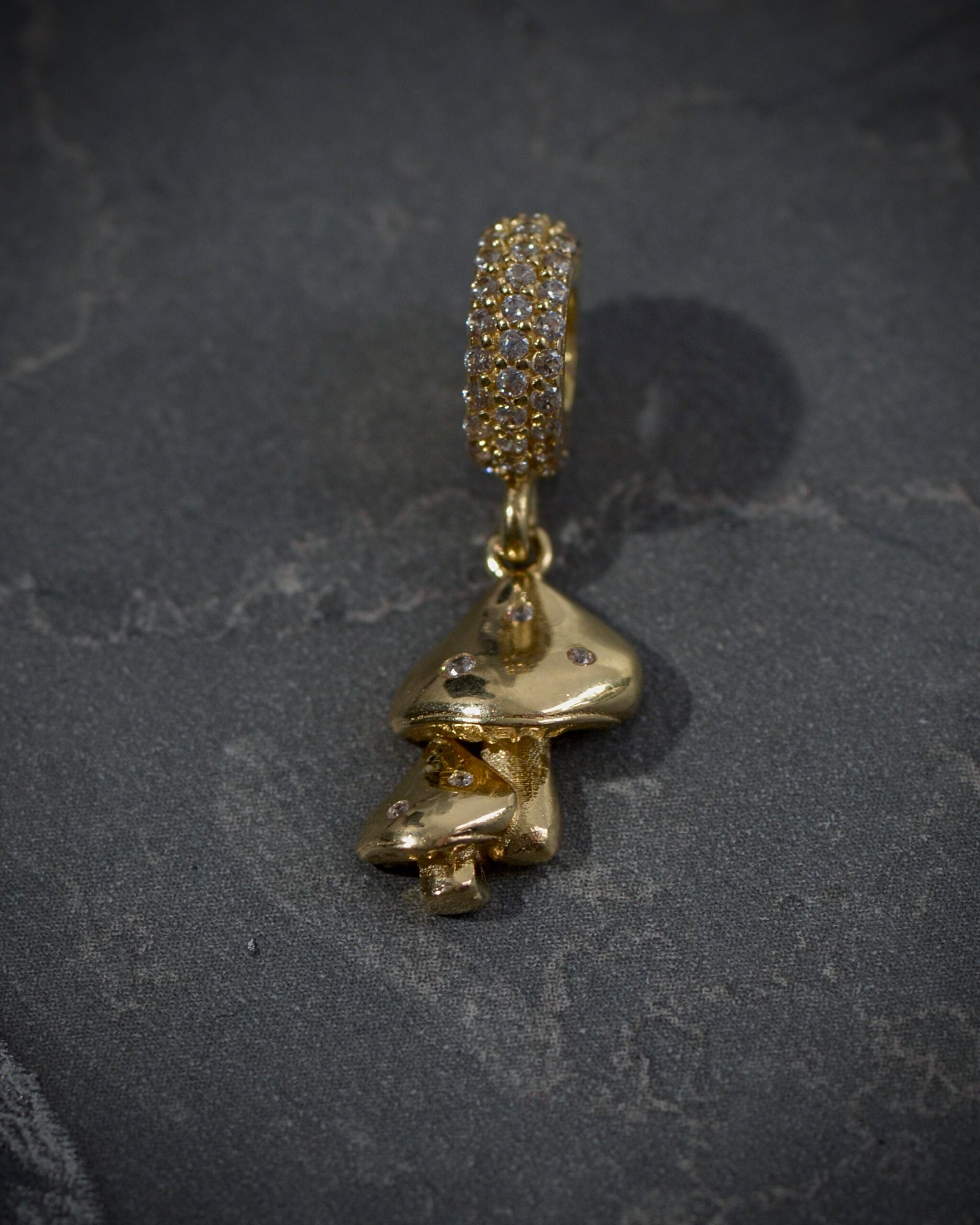 Dije de hongo 2.45gr / 2.5cm / Oro Amarillo italy cte P