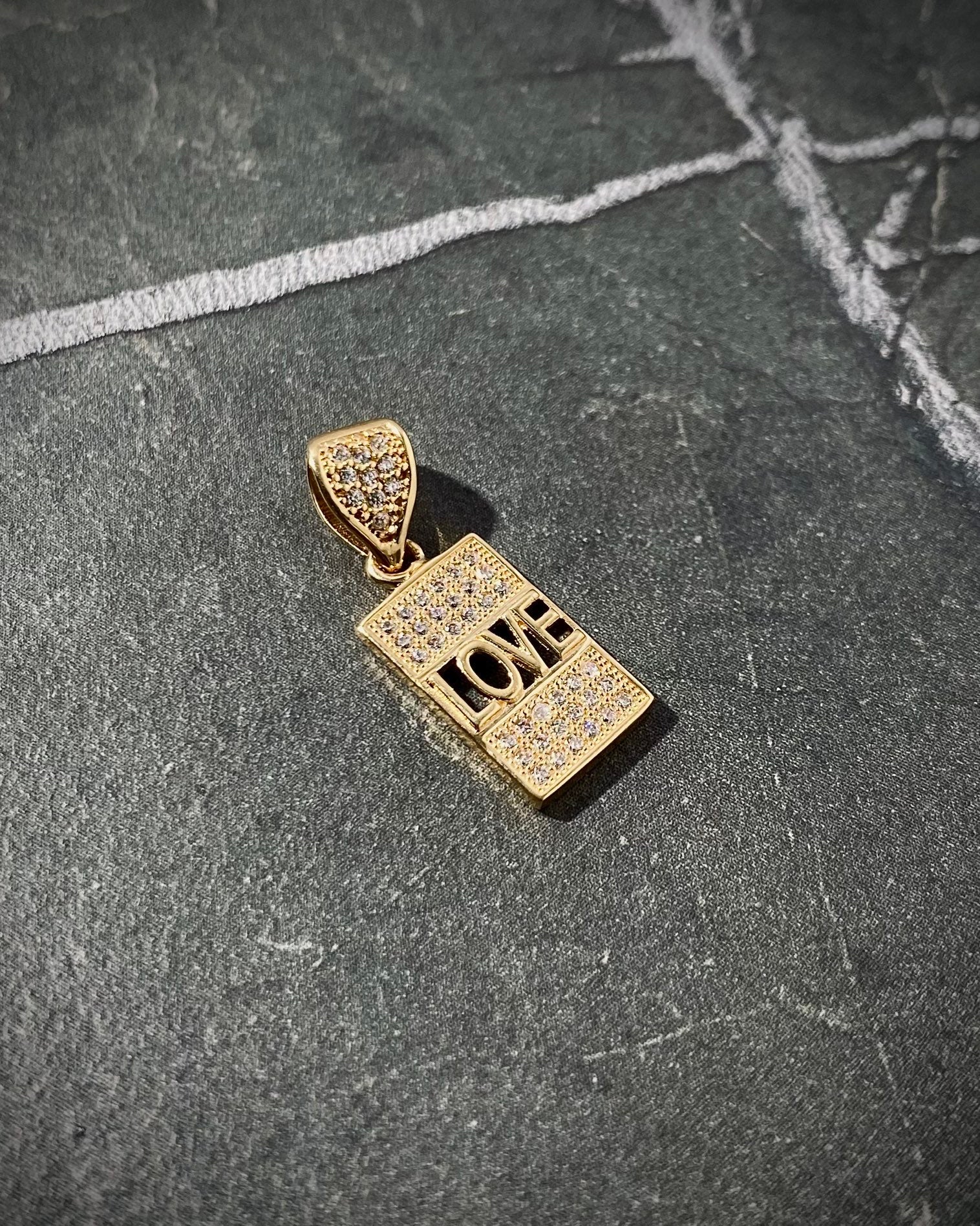 Dije de love 2gr / 2.4cm / Oro Amarillo Nac B