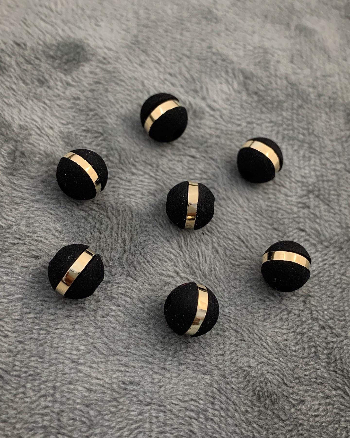 Neoros negros 8mm 1 raya Oro Amarillo (Joya) B