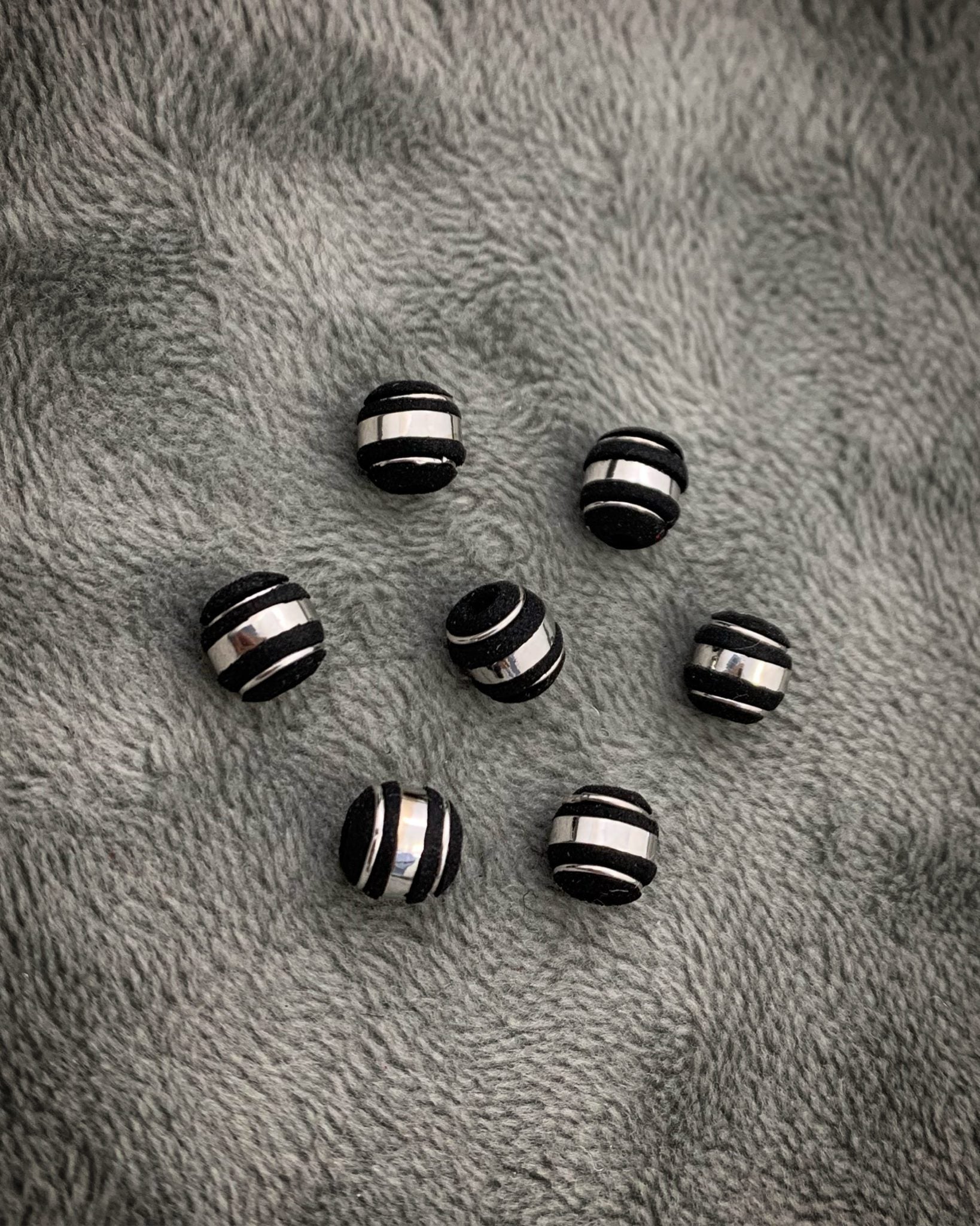 Neoro negro 6mm 3 rayas 0.14gr / Oro Blanco Nac B