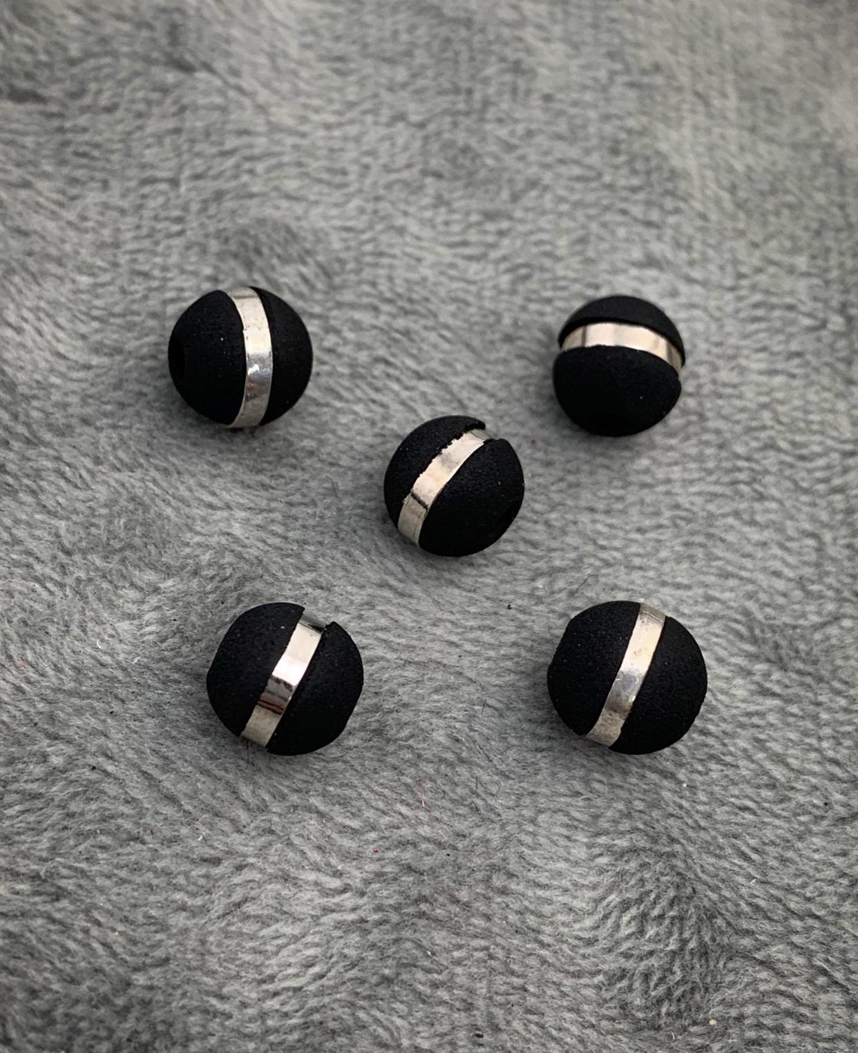 Neoros negros 8mm 1 raya Oro Blanco (Joya) B