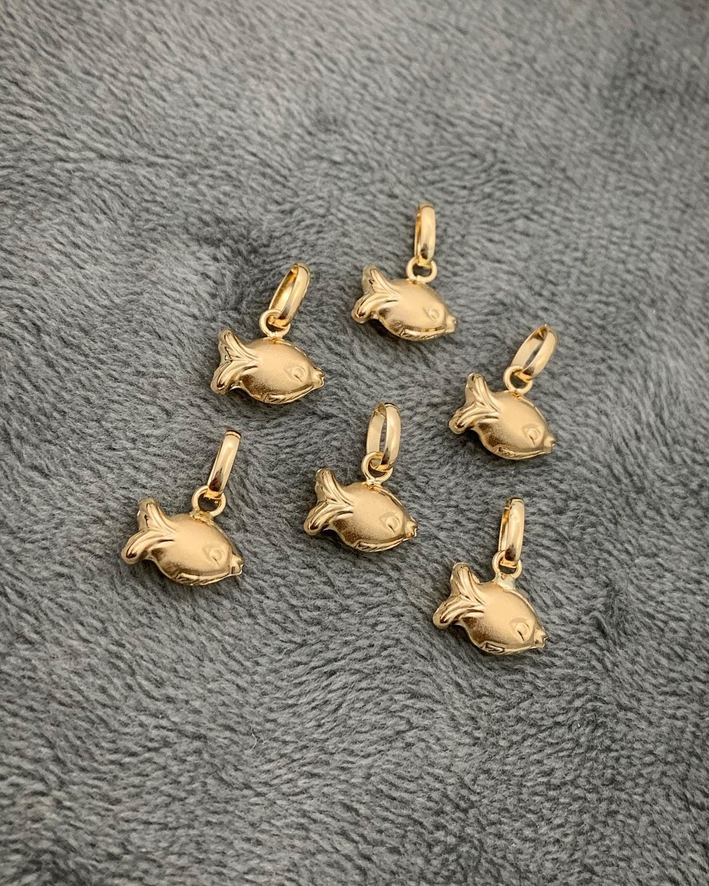 Dije de pez 0.3gr / 1.2cm / Oro Amarillo Nac M