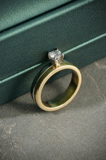 Solitario con swarovski 5.8gr / Talla 4 3/4 Dos Oros Nac M